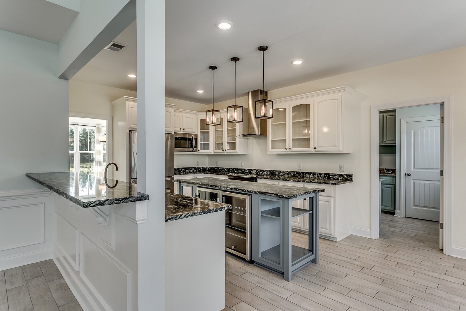 Custom kitchen at 1008 Black Skimmer