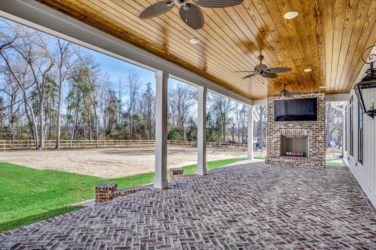 Covered outdoor patio at 3751 Highway 319