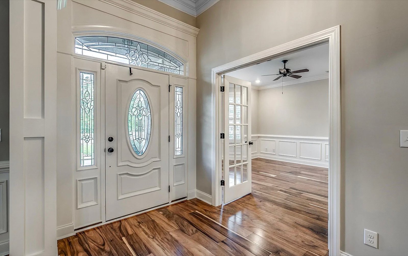 Front entry with leaded glass door at 1025 Muscovy